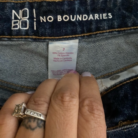 No Boundaries Women’s shorts size 7 - Picture 2 of 9